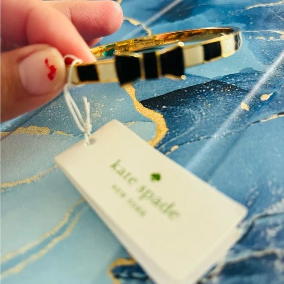 NWT Kate Spade Crm/Blk “Take A Bow”Bangle - Picture 2 of 6